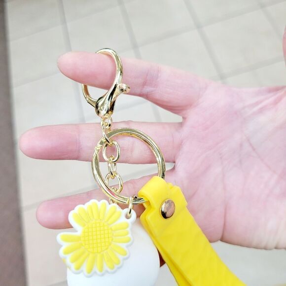 Brand New Yellow Hello Kitty Keychain - Picture 4 of 5